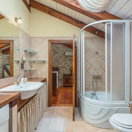 Villa Charming Stone Pakich With Private Pool *