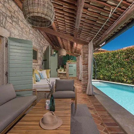 Charming Stone Pakich With Private Pool Villa