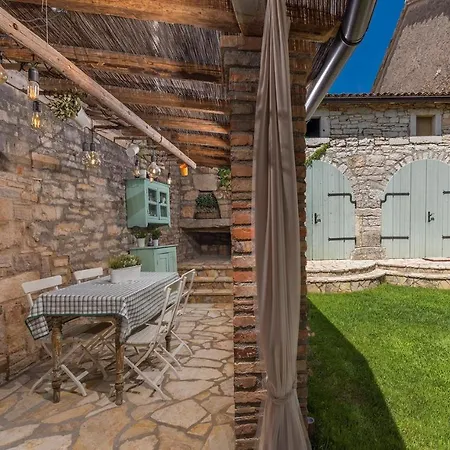 Villa Charming Stone Pakich With Private Pool