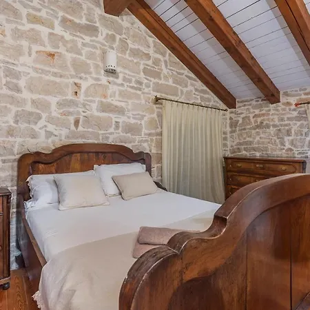 Charming Stone Pakich With Private Pool *