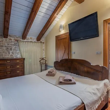 Villa Charming Stone Pakich With Private Pool