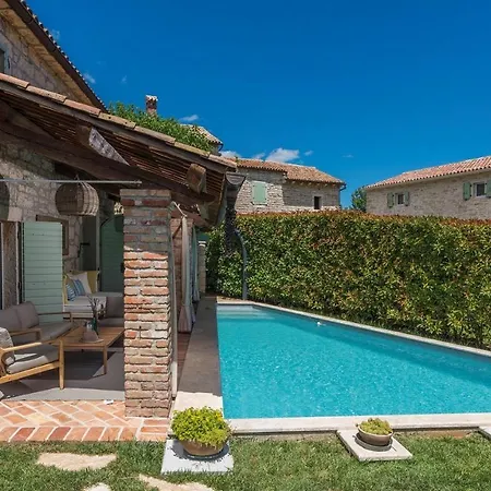 Charming Stone Pakich With Private Pool *