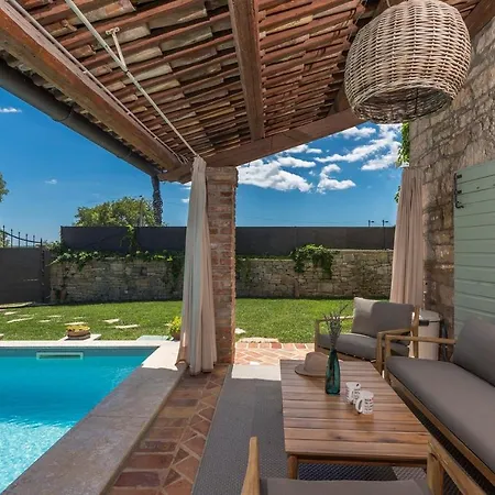 Charming Stone Pakich With Private Pool