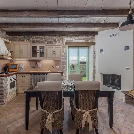 Villa Charming Stone Pakich With Private Pool Jakici