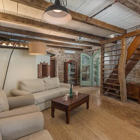 Charming Stone Pakich With Private Pool