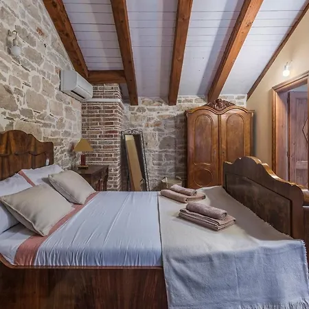 Villa Charming Stone Pakich With Private Pool Jakici