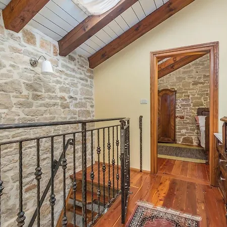 Villa Charming Stone Pakich With Private Pool Jakici