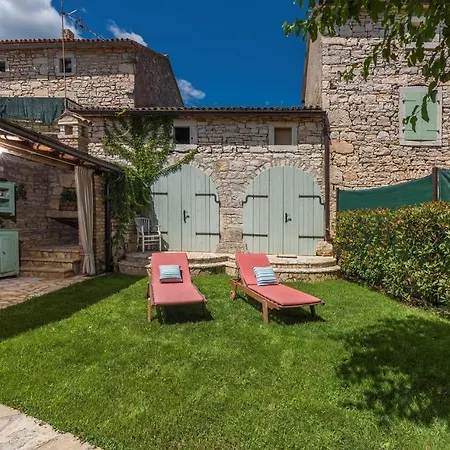 Charming Stone Pakich With Private Pool *